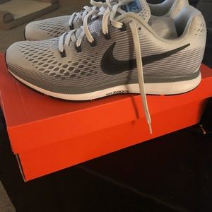 Nike Zoom Pegasus 34 Size 9.5 smoke free home!
